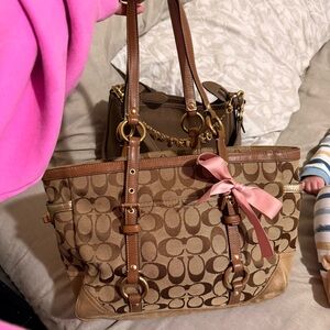 Coach Signature Brown and Tan Tote Vintage 🤎